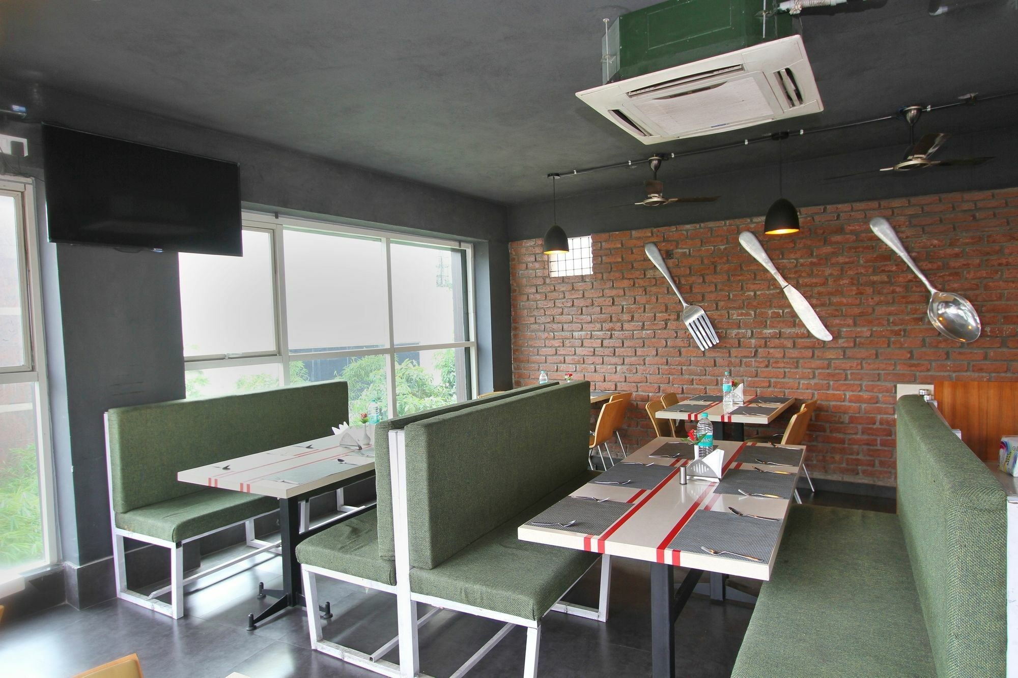 Oyo 7669 The Trinitywood Hotel Bangalore Exterior photo