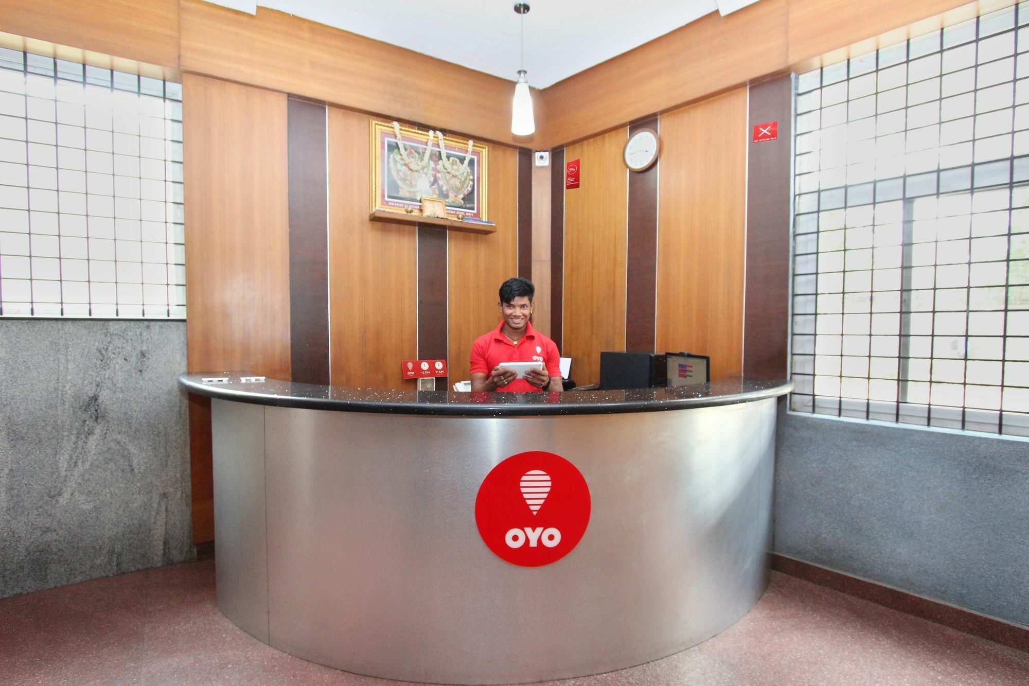 Oyo 7669 The Trinitywood Hotel Bangalore Exterior photo