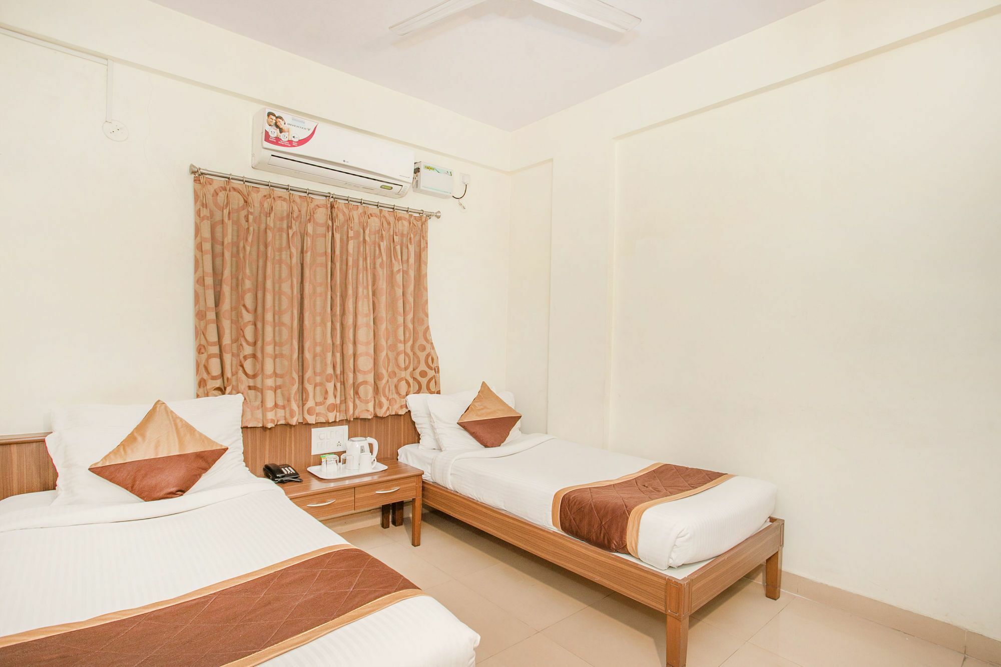 Oyo 7669 The Trinitywood Hotel Bangalore Exterior photo
