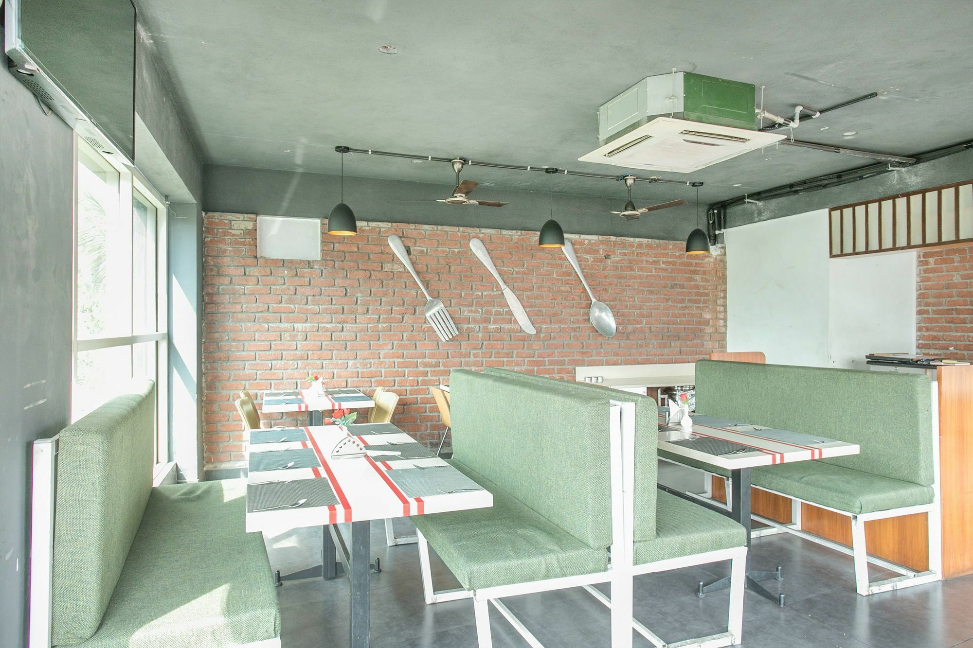 Oyo 7669 The Trinitywood Hotel Bangalore Exterior photo